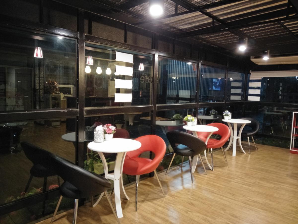 Rinrada Place Hotel Убонратчатхані Екстер'єр фото