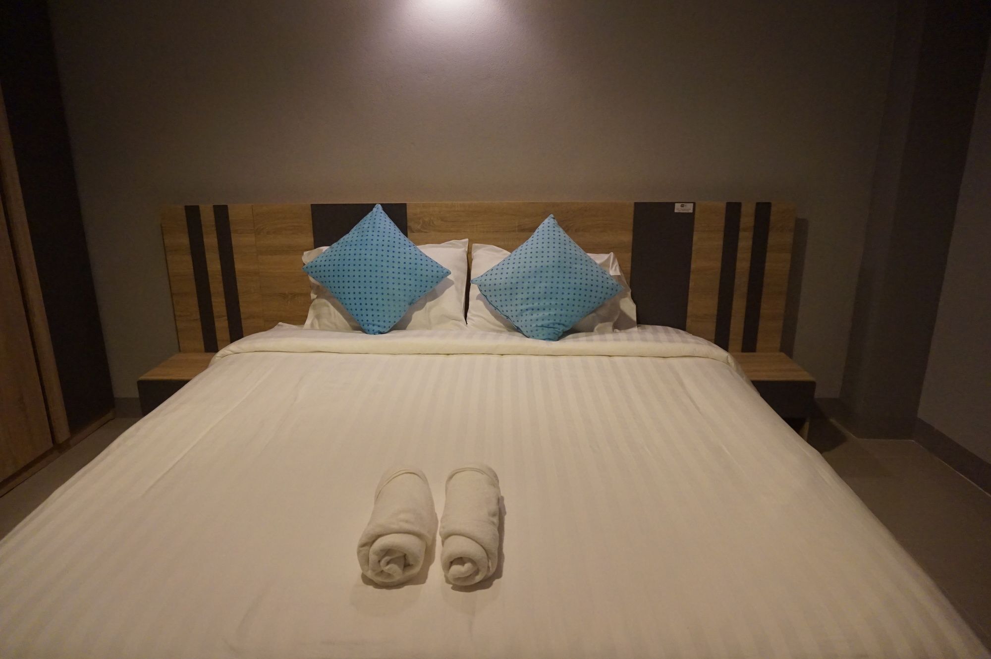 Rinrada Place Hotel Убонратчатхані Екстер'єр фото