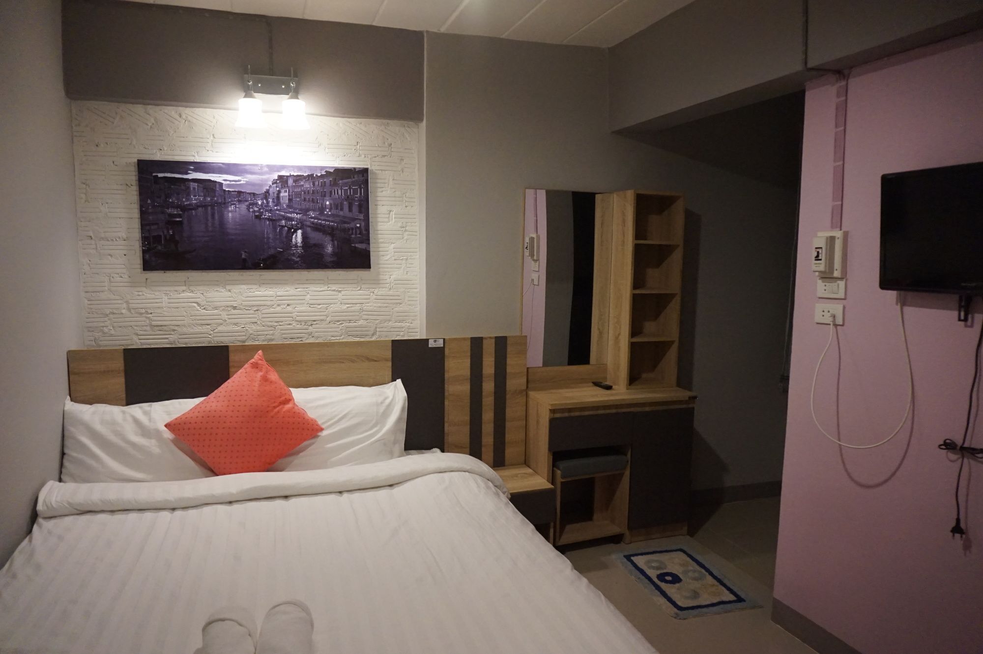 Rinrada Place Hotel Убонратчатхані Екстер'єр фото
